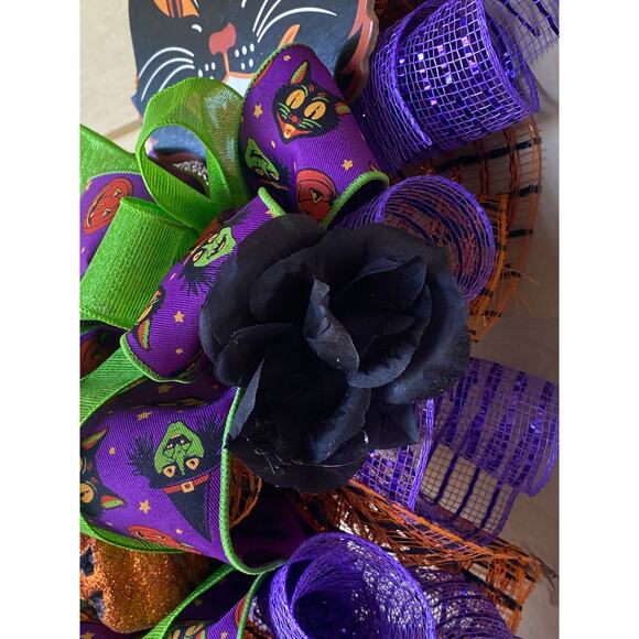 Black Cat Halloween Swag, Spooky Wall Décor Spooky Mesh Bow & Spider Accent - Picture 7 of 11
